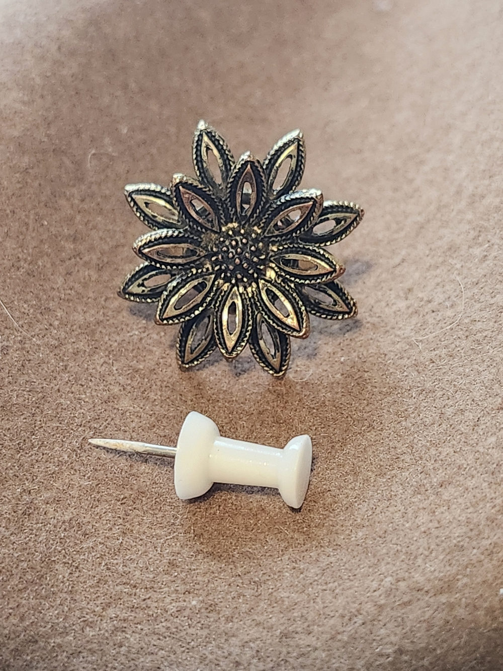 Antique Gold Tone Flower Statement Ring 8 Petals Inner And Outer 1.8cm Inside